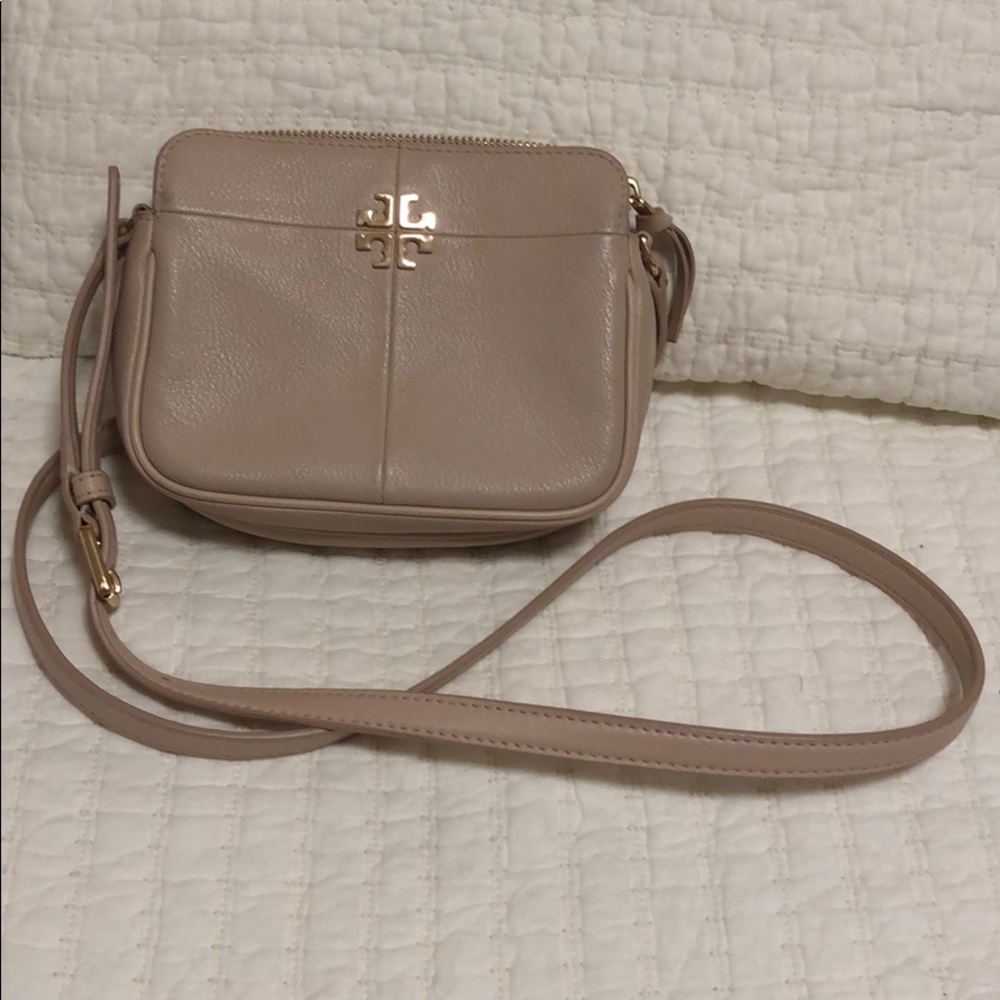Blush Tory Burch crossbody bag.